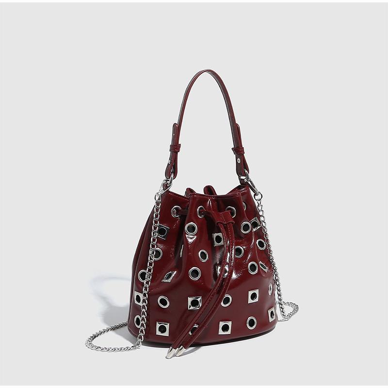 

Women s Rivet Bag Fashion Brand Design Light Luxury High-quality Leather Street Cool Commuting Versatile Bucket Shoulder Handbag