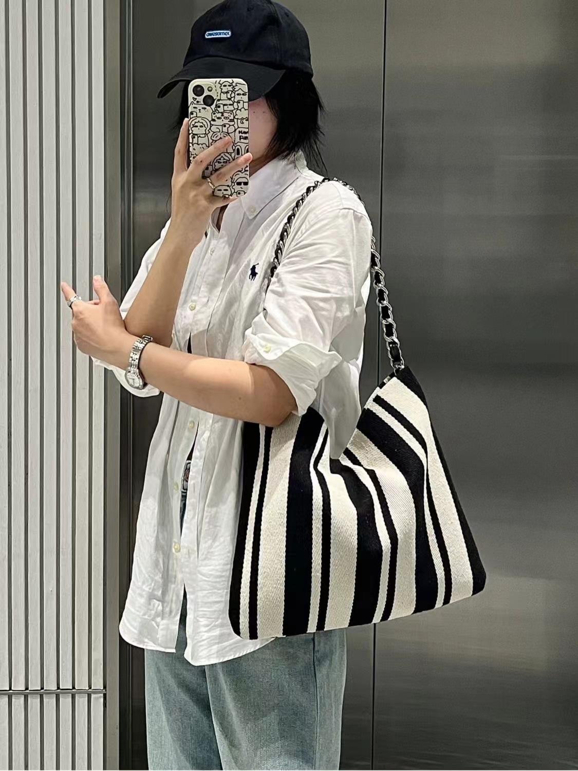 

Отделение ins нишевая полосатая холщовая сумка 2024 премиум сенс большая вместительная сумка-тоут сумка-ведро через плечо чёрный