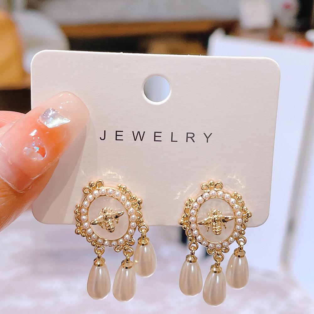 Luxury Designer Court-Style Bee Drop Earrings with Gold-Plated Copper and Pearl Studs for Women