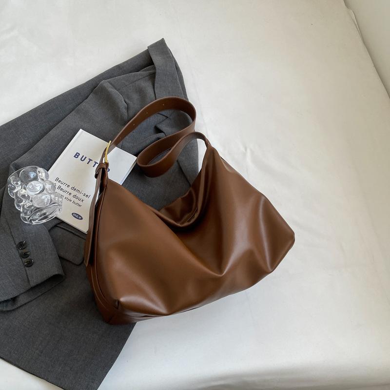 

Large capacity shoulder bag women s bag retro 2025 autumn new textured tote bag fashion casual commuter messenger bag