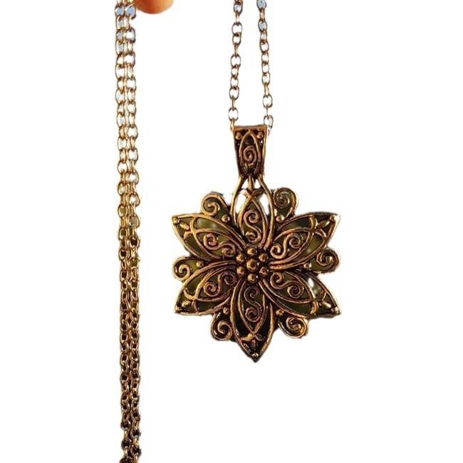 Vintage Lotus Pendant Necklace With Alloy And Glass For Women