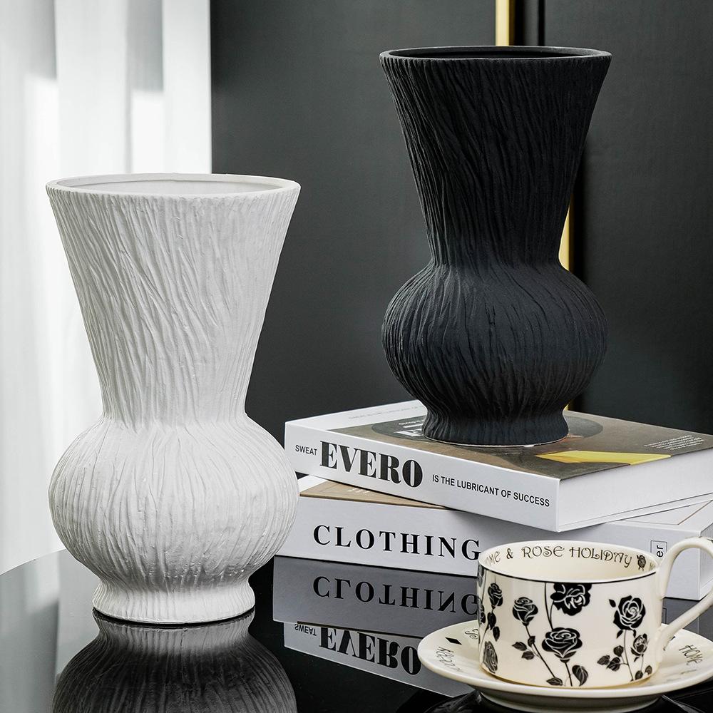 White Ceramic Vase Frosted Black Vase Decorative Ornament Fresh and Dried Flower Arrangement Vases Living Room Decoration Vases