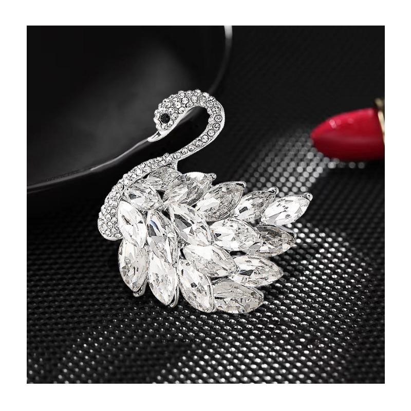 Crystal Swan brooch, high-end and sophisticated, niche, small fragrance, retro chest flower, Korean version, anti glare, pin clothing accessories
