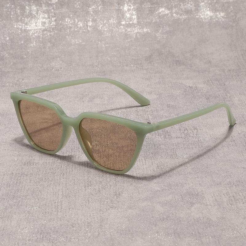 

1 pair of Casual fashion color matching sunglasses for women Olive gn travel sunglasses Professional Vision Correction