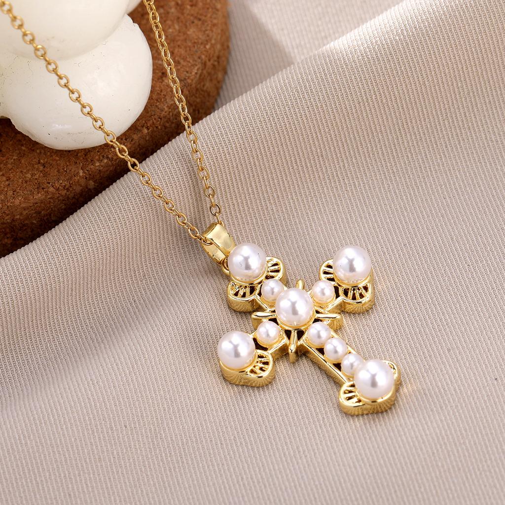Retro Cross Pendant O-shaped Chain Micro-inlaid Zircon Necklace Sweet Light Luxury High-end Clavicle Chain
