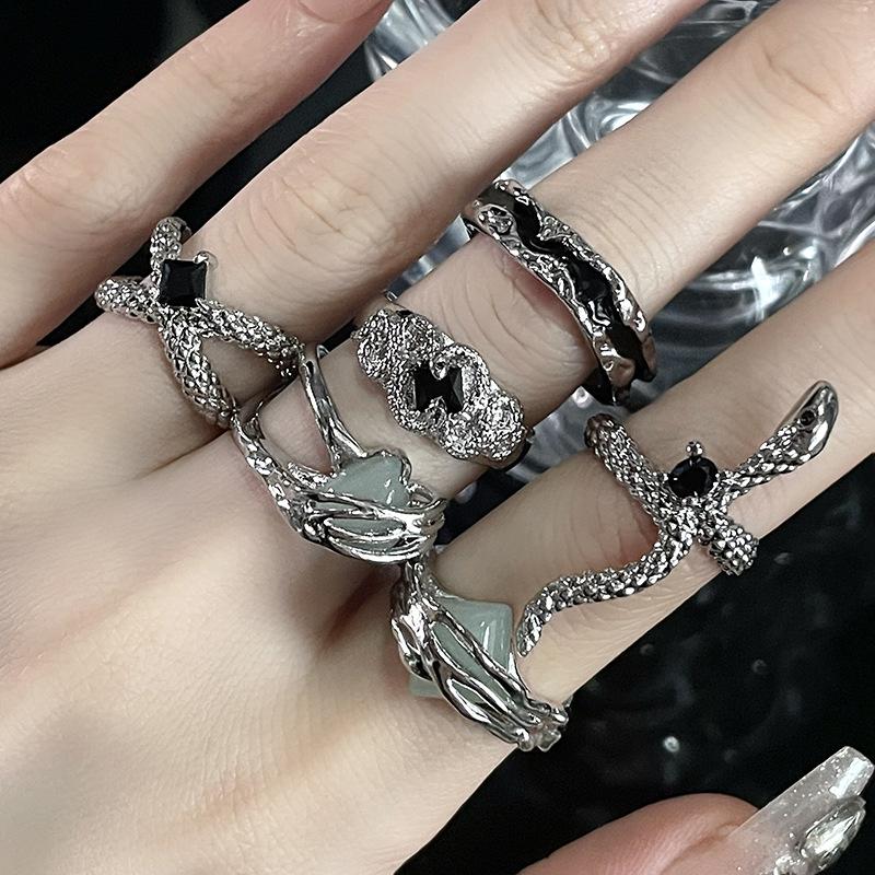 Dark Snake Personality Vintage French Irregular Folds Advanced Sense Cold Wind Opening Ring Female