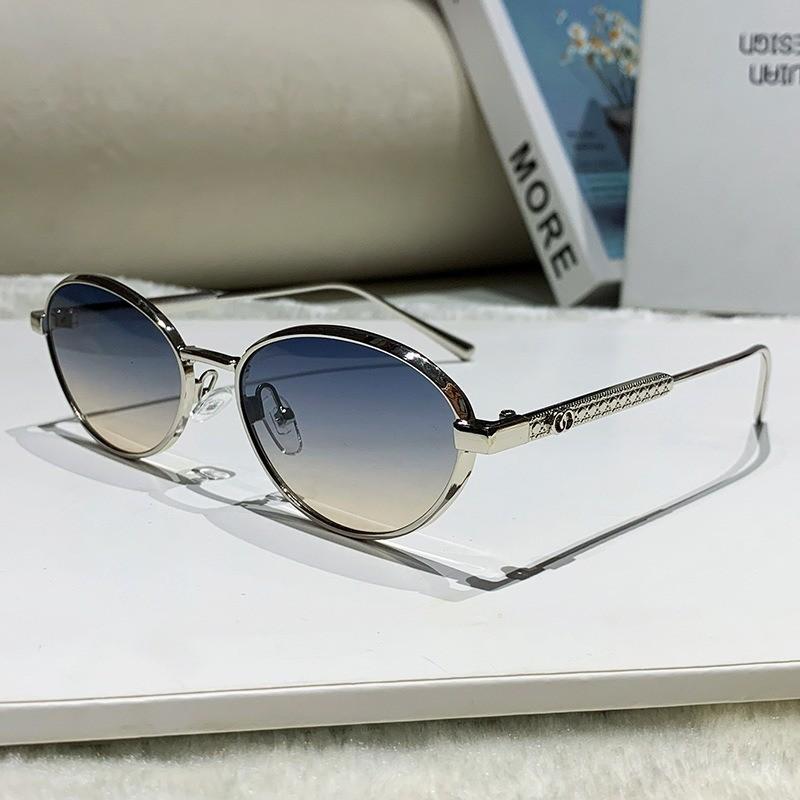 

Modern Elliptical Metal Sunglasses For Men And Women Uv Protection SilverFrameBlueYellow