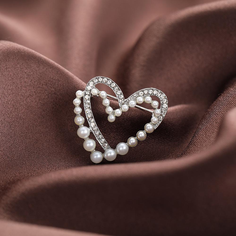 1PC Fake Pearl Couple Elegant and Precise Brooch Heart Brooch Heart-Connected  Jewelry