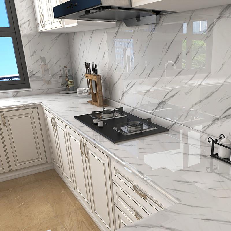 Wasserfeste und ölbeständige Küchenwandfolie in Marmoroptik für moderne Dekoration