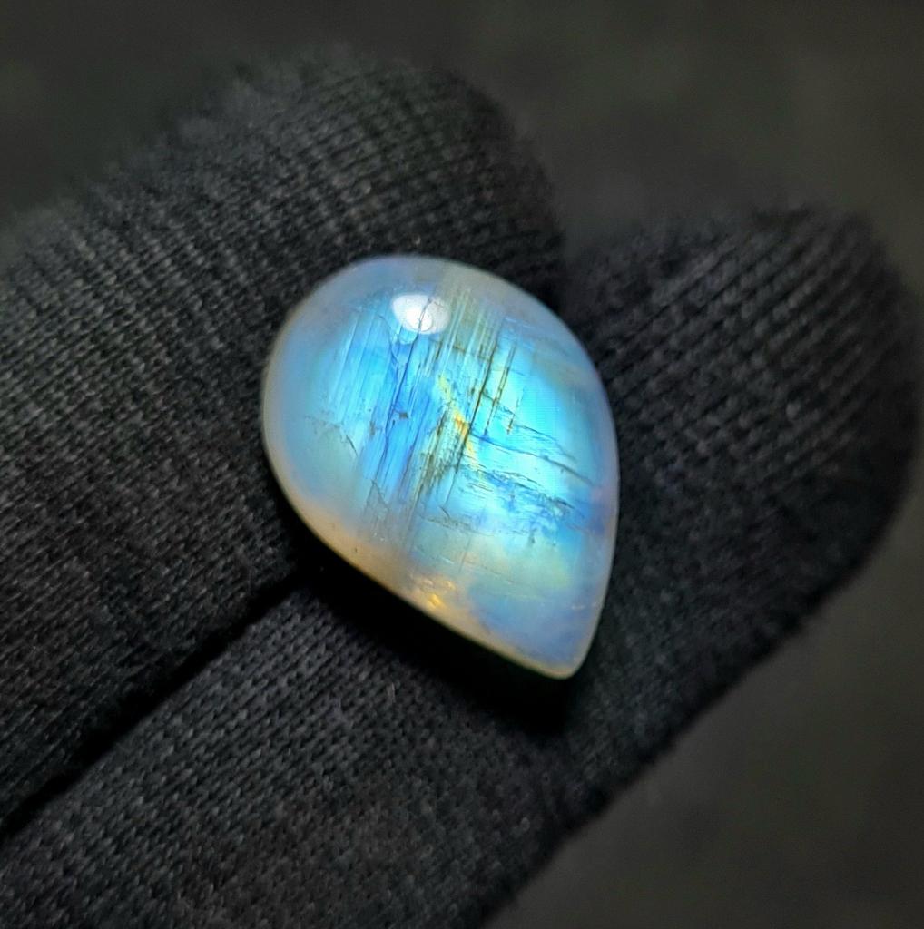 Ultimate Fire Natural Pendent Size White Rainbow Moonstone Cabochon Gemstone, 22.45 Carat, 22x14x10 MM Size.