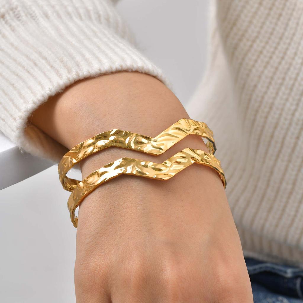 Stylish Wave Cuff Bangle for Women, Chunky Stainless Steel Gold Plated Bangle Bracelets Adjustable Accessories