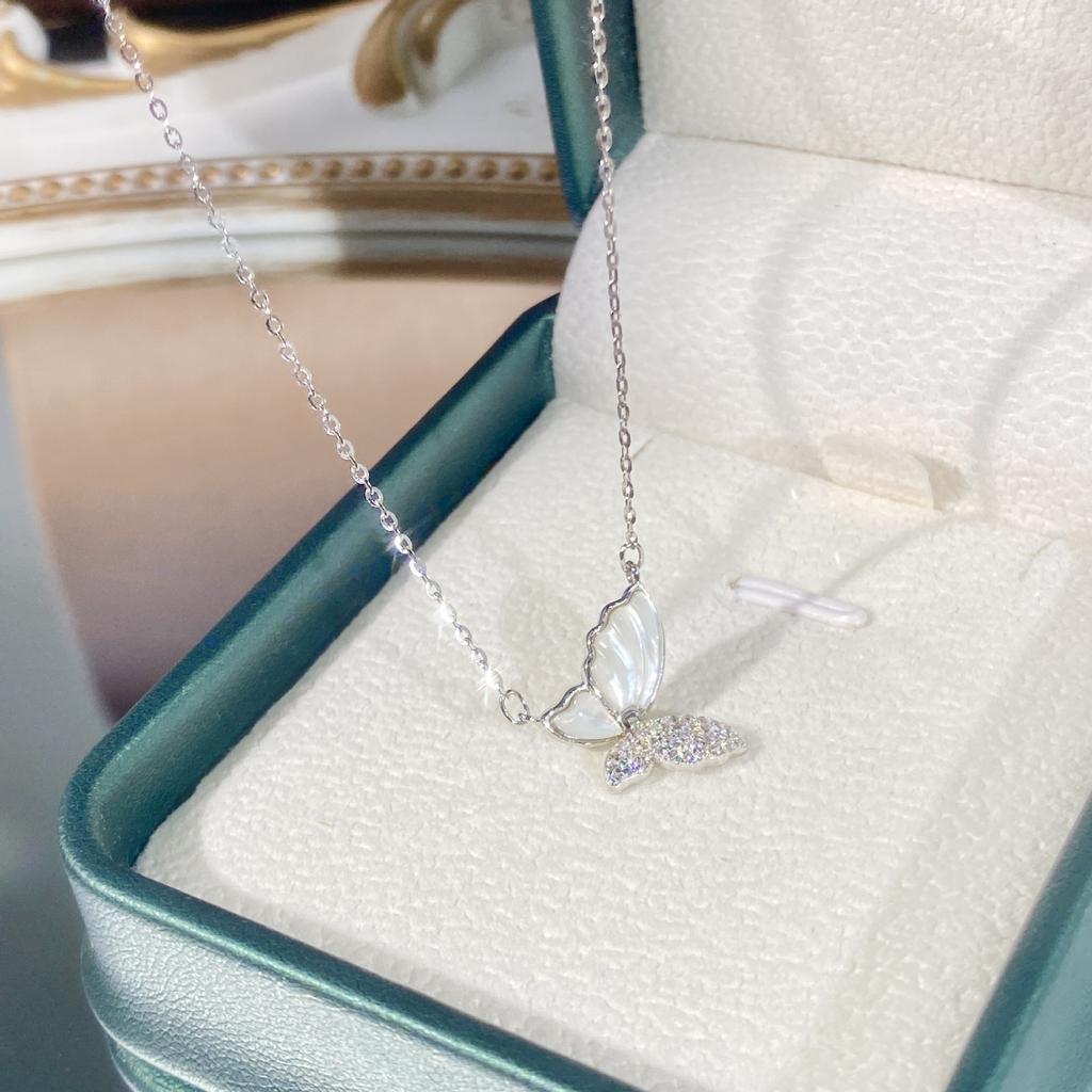 Swirling butterfly necklace female niche exquisite personality light luxury white fritillary butterfly pendant