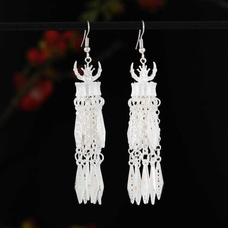 Miaozhai Serie Miao Silberschmuck Horn Ohrringe Retro Lange Glocke Quaste Yunnan Miao Ohrringe