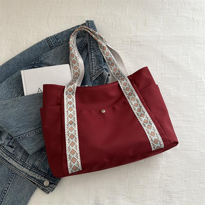 Stylish Large Capacity Tote Bag For Work And Commuting Featuring Trendy Wide Strap Design