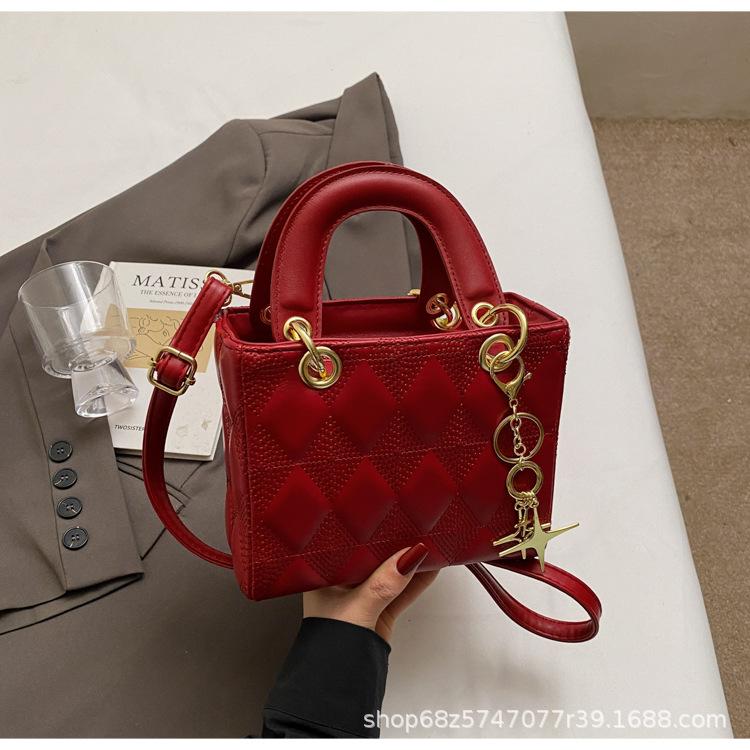 High-end fashion Dai Fei bag women's bag 2025 new commuter diamond handbag niche design one-shoulder crossbody bag