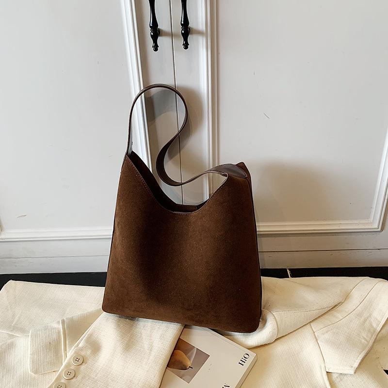 Large capacity bag women's 2025 new trendy autumn and winter premium sense retro suede shoulder bag commuter tote bag