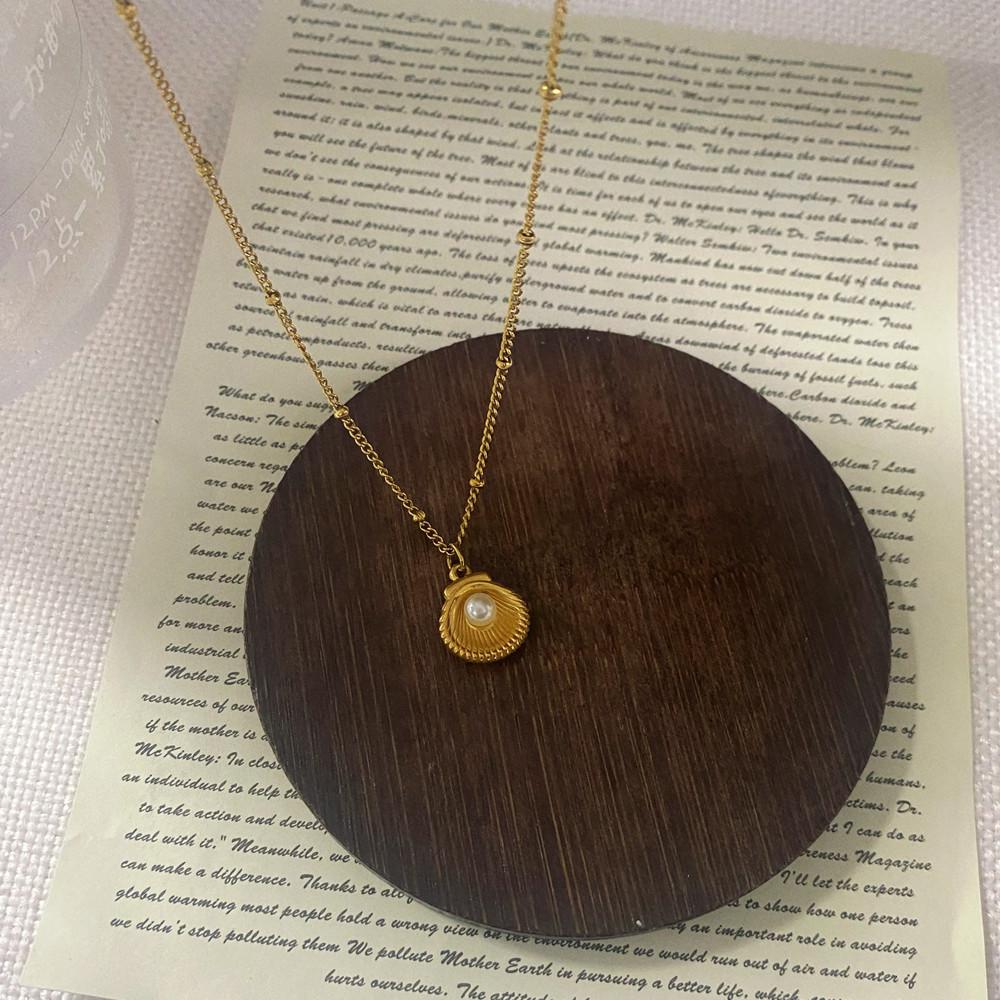 Exquisite Small Pearl Shell Pendant Necklace - Stylish, Waterproof, Best-selling Jewelry Accessory
