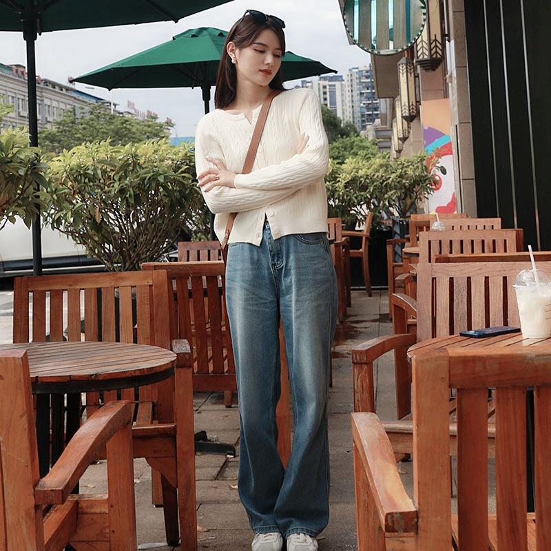 Long-sleeved Twist Sweater with a Half-open Crewneck Base Layer, a Women's Loose Top, a Knitted Sweater, a Cardigan Jacket