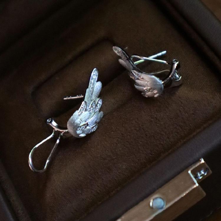 Elegant Wing Crystals Earrings Craft Of Copper For Long Time Use And Stylish Appeal