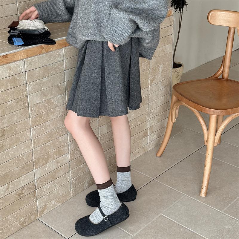 Spring and Autumn Cotton Yarn Dotted Mid-calf Socks with Contrasting Colors, Winter Long Calf Pile Socks