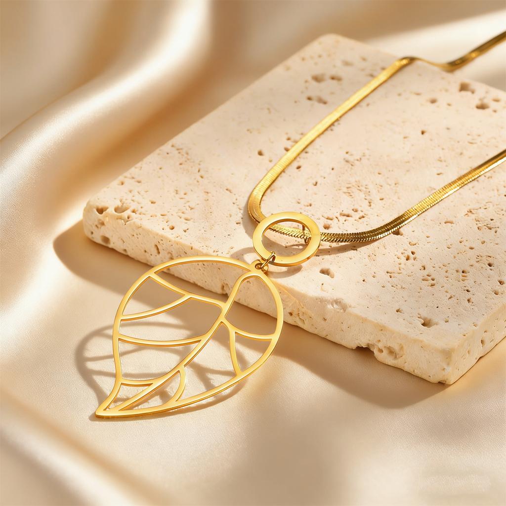 Unique Gold Color Hollow Leaf Pendant Necklace, Stainless Steel Blade Chain Necklace, Luxury Dainty Jewelry for Women Gift