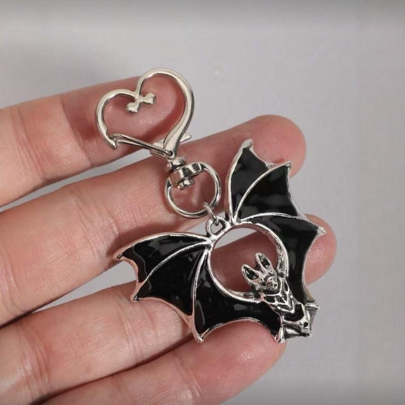 1Pcs Holiday Party Gifts Grunge Punk Style Dark Style Bat Keychain Heart-Shaped Buckle Boot Accessories Halloween Decoration
