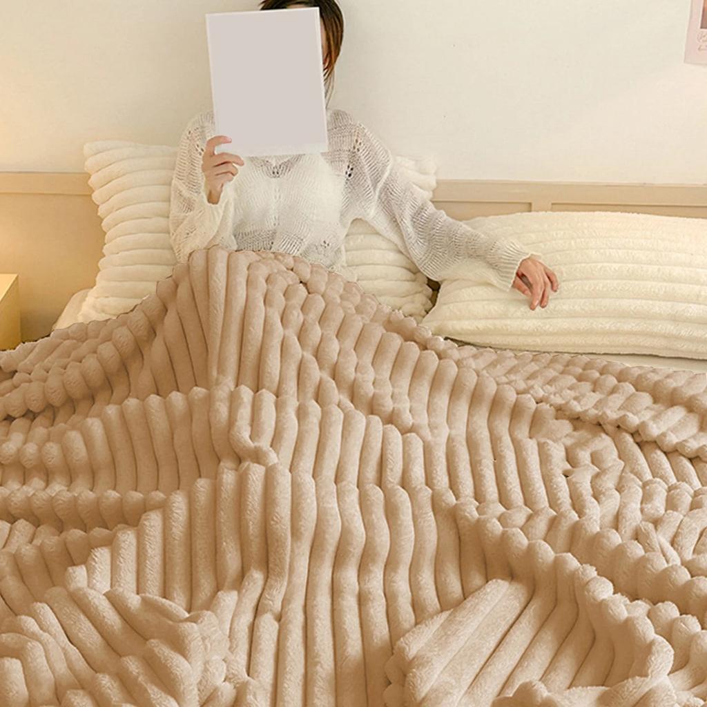 Comfortable Faux Rabbit Fur Sofa Throw Blanket, Lightweight Comfortable and Soft Cream Large Throw Blanket For Bed Living Room