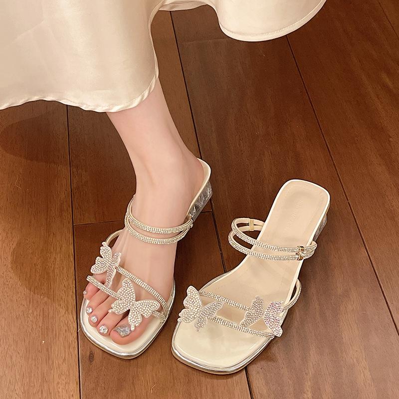 

Женские летние шлепанцы на толстом каблуке со стразами, носить с юбкой, новинка 2025 года, фея, два способа носки, бант, сандалии на среднем каблуке 35 бежевый
