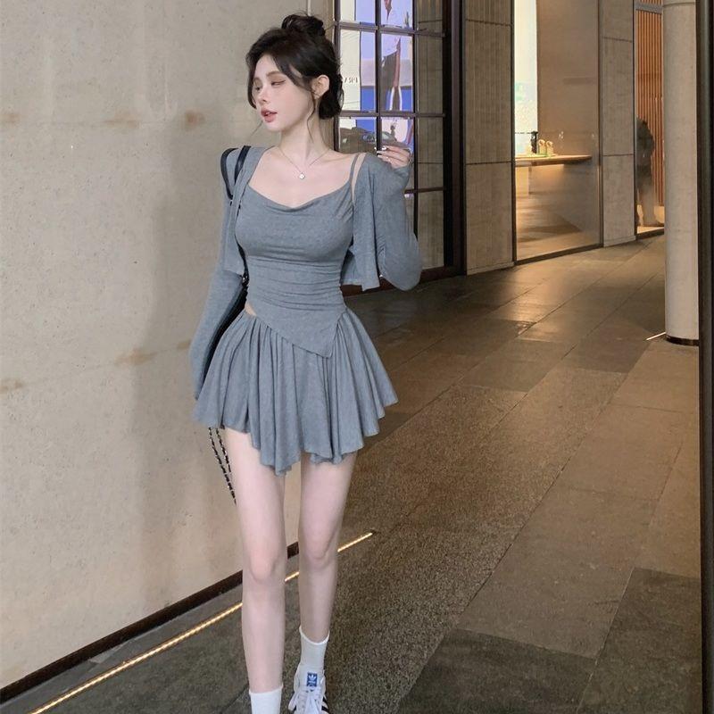 Spring and summer new temperament suit women's sunscreen cardigan with suspender vest top pleated short skirt three-piece set