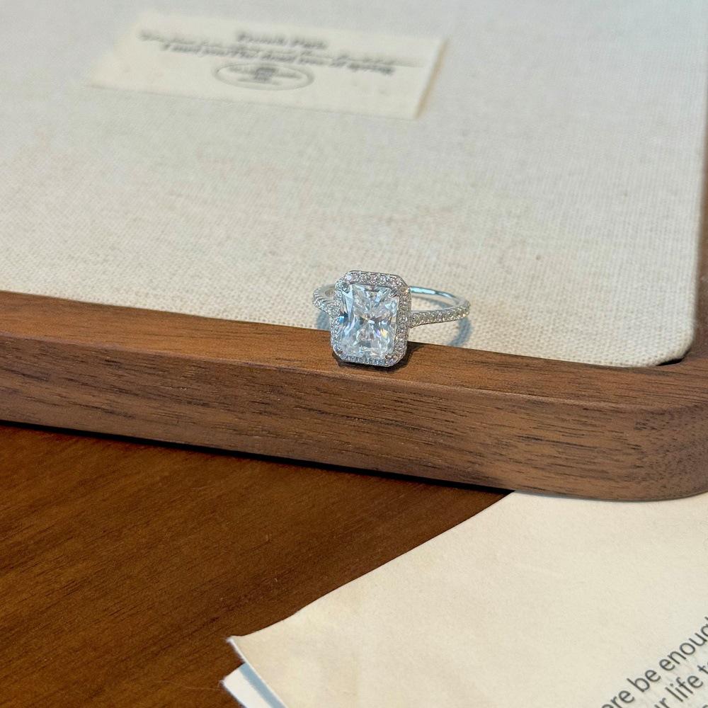 Mo Sang S925 Sterling Silver Women's 3 Carat Sparkle Cube Design Proposal Ring