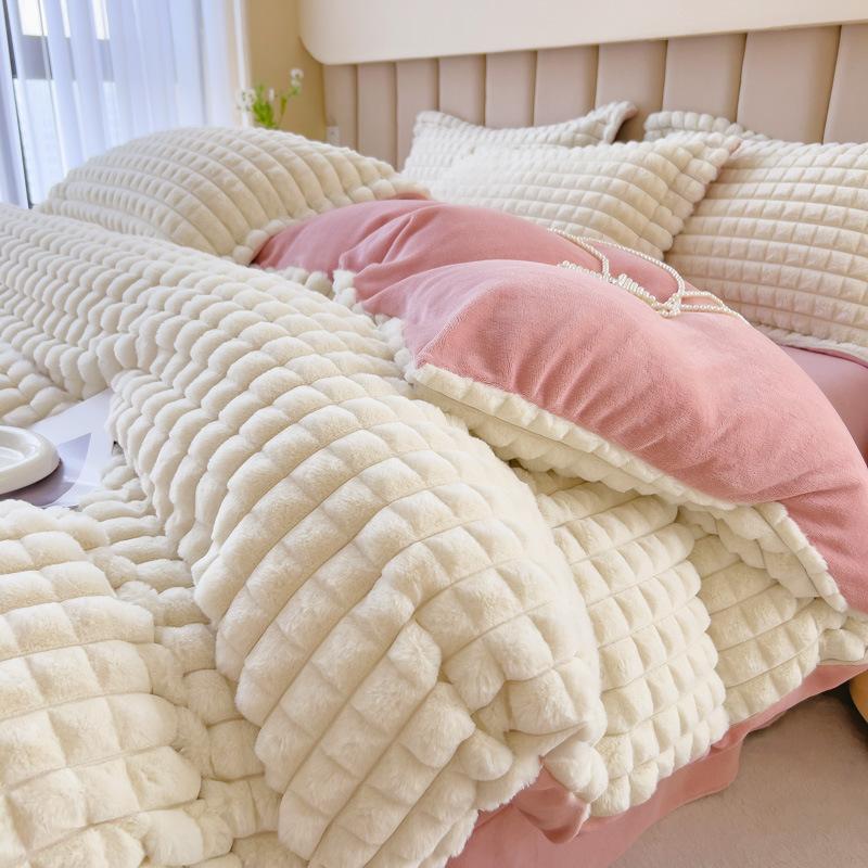 Rabbit Fleece Four-Piece Set, Thickened Milk Fleece Bed Sheet, Coral Fleece Quilt Cover, Three-Piece Flannel Bed Hat On The Bed