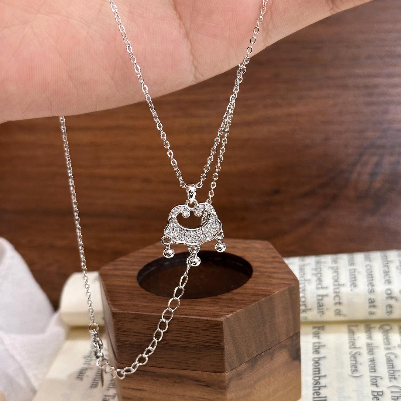 

Xiaohongshu Explosive Seiko Safety Lock Necklace Fashion National Style Pendant Transfer Bell Clavicle Chain платиновий