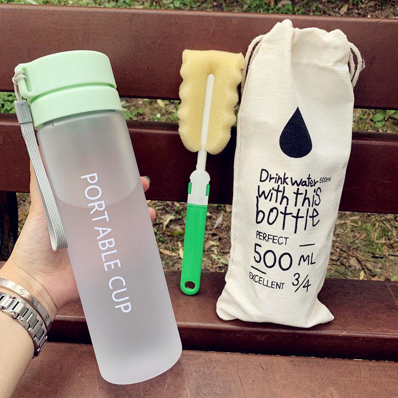 "Durable, High-temperature-resistant Sports Water Cup, Portable and Unisex Design with Large Capacity for Students."