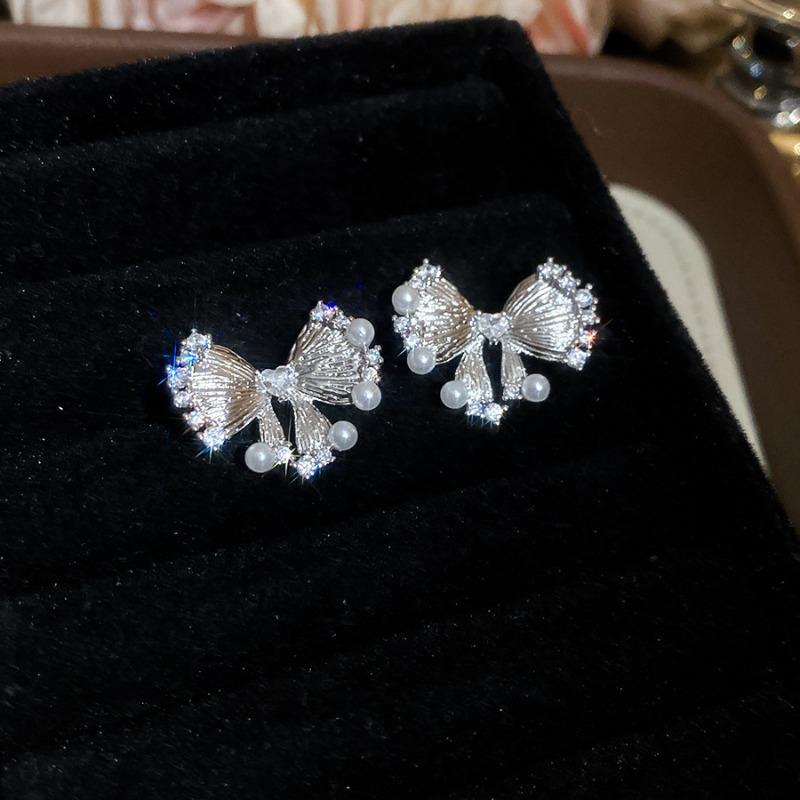 Super fairy sweet diamond-encrusted butterfly pearl necklace earrings jewelry set niche light luxury temperament versatile jewelry fashion