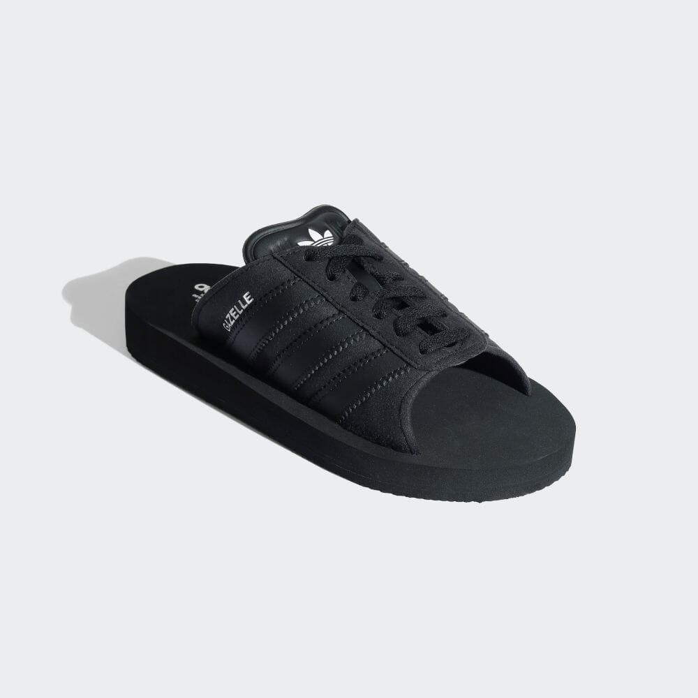 Adidas GAZELLE STRANDSLIPPERS Core Black Sandaler Slide Unisex ORIGINALS JQ7423 Core Black / Core Black / Fottøy Hvit