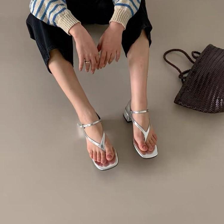 

Fashion Baotou Fashion High-end Sandals Women s Outward Wear 2025 Summer Chunky High-heeled French Single Shoes 35