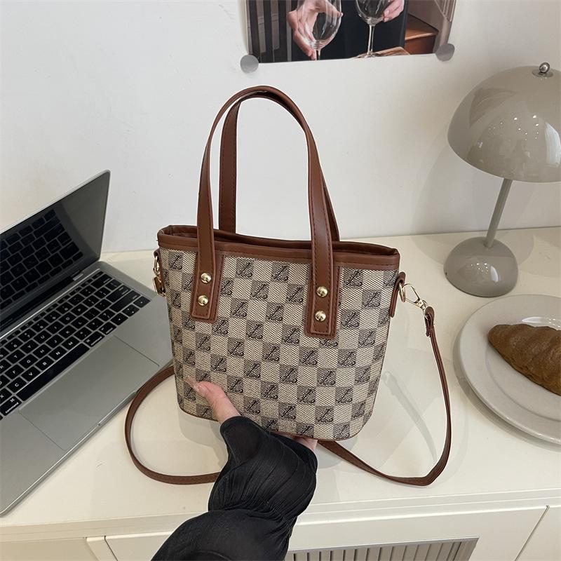 

High-end bag women s new fashion niche design shoulder bag temperament simple bucket bag trendy messenger bag сірий колір