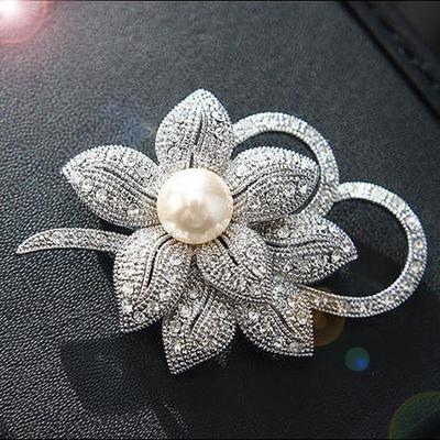 Fashionable Eco-friendly Alloy Twin Petals Large Pearl Wild Rhinestone Coat Silver Brooch Chest Buckle Corsage Female