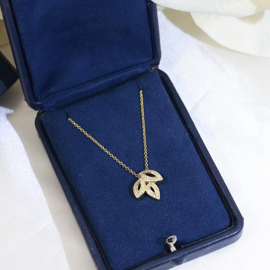 Hollow out clover pendant necklace 18K Asian gold material Luxurious, beautiful, noble, atmospheric, daily wear jewelry
