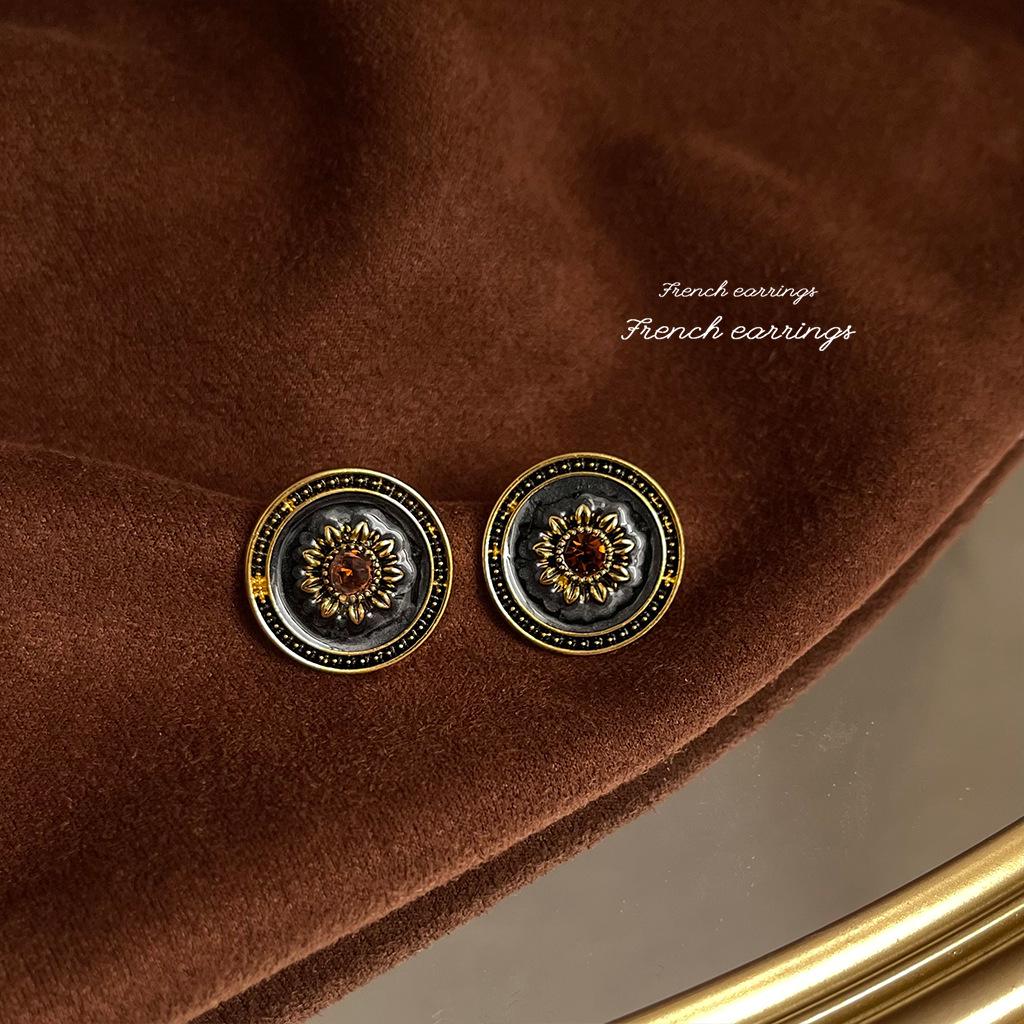 Chinese-Inspired Elegant 925 Silver Stud Earrings with Exaggerated Design