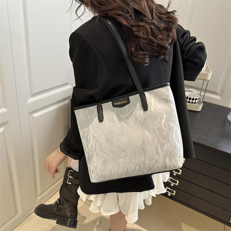Commuter Bag Large Capacity Handbag 2025 Spring and Summer New Versatile Ins High Sense of Work Shoulder Tote Bag