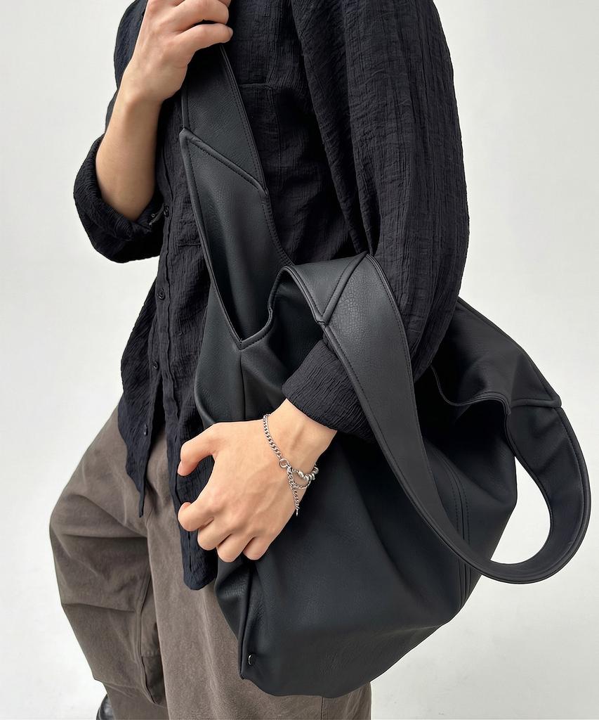 Echra Lowen Tote Bag [Matte Black]