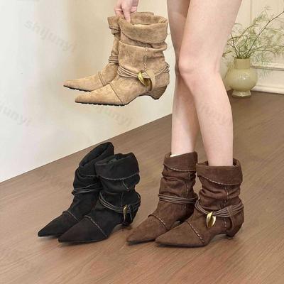 Stivaletti da Donna 2026 Nuovo Autunno Pelle Scamosciata Pieghettati Punta Appuntita Stivali Western da Cowboy Moda Corti Lusso Stivali da Donna