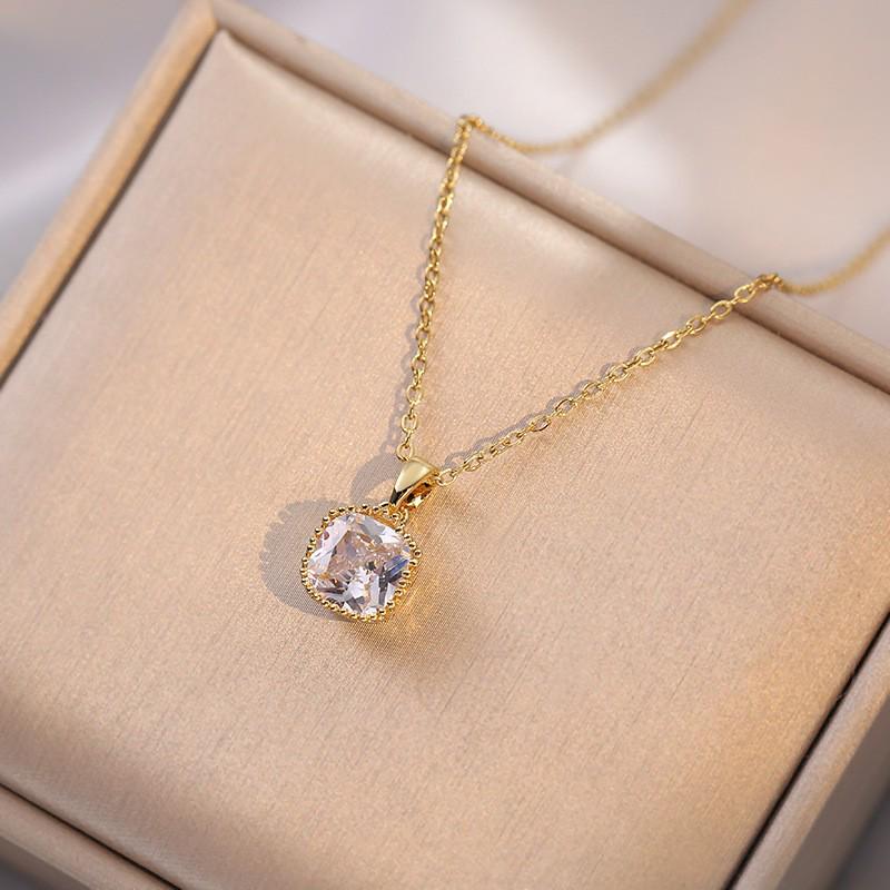 Women's Fashion Heart Pendant Necklace - Elegant, Simple Design, Versatile Clavicle Chain Jewelry