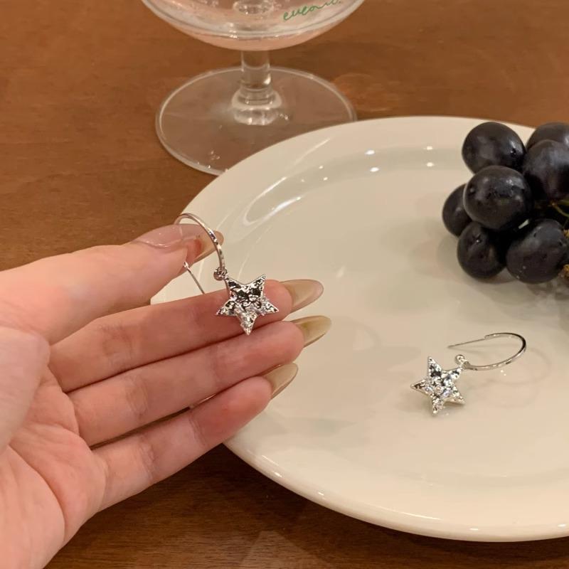 

YK Millennium Spice Girls Star Silver Needle Earrings Light Luxury Niche Earrings Women s Design Sense Premium Pentagram Earrings