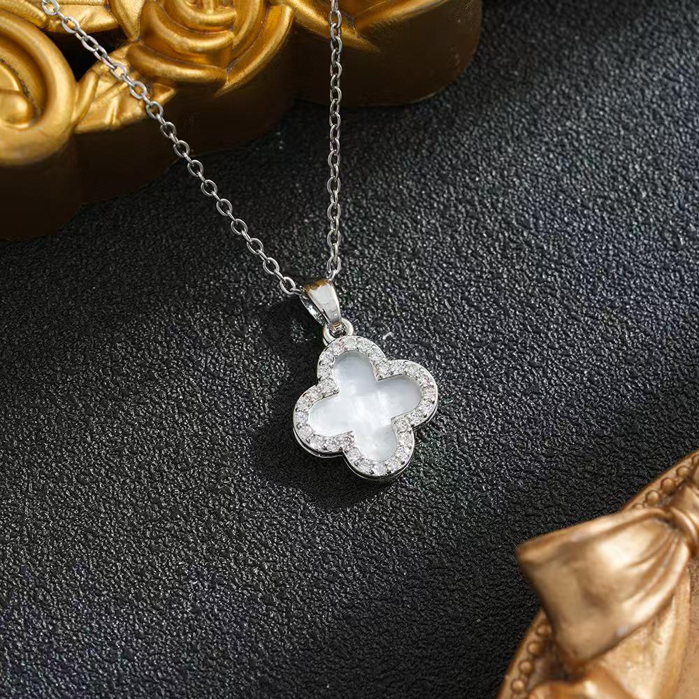 Autumn & Winter Women s Four-Leaf Clover Necklace: Small Fragrance Style, Trendy Clavicle Chain