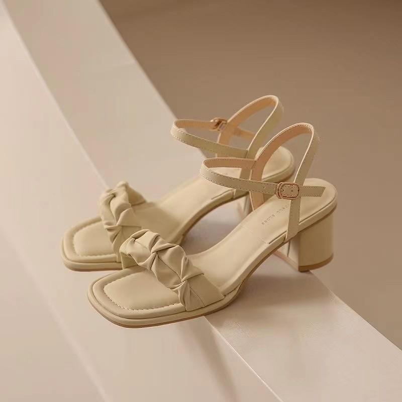 Summer new design unique fan versatile word with sandals with skirt fashion