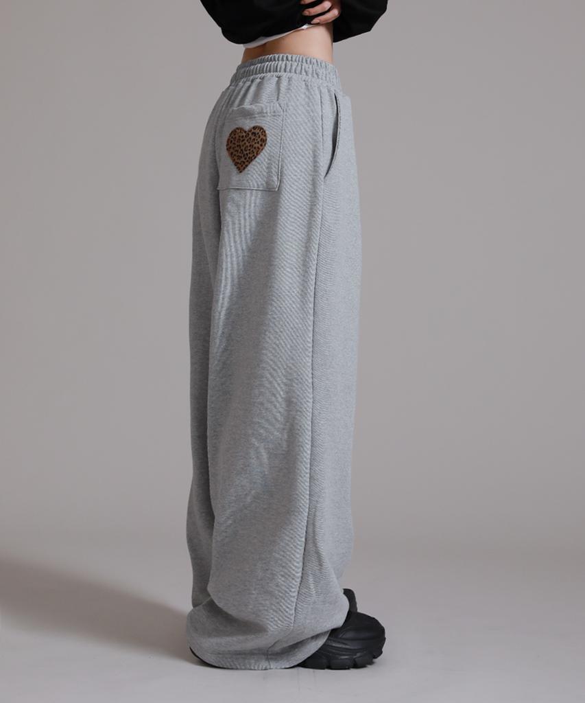 LIKE THE MOST Leopard Heart Pocket Applique Training Pintuck Wide Pants_Gray