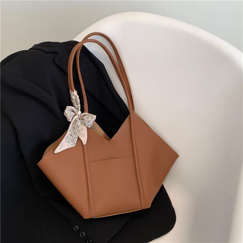 

Premium sense mother bag women s 2025 new trendy versatile large-capacity fashion shoulder bag commuter tote bag коричневый