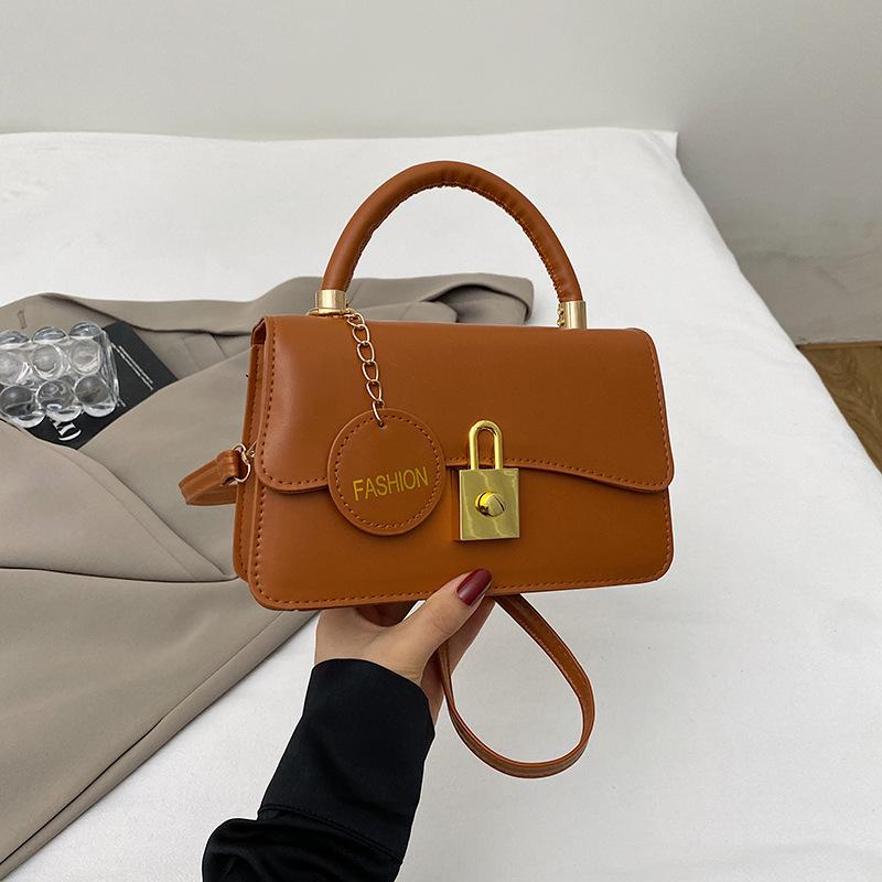 

Простая ретро сумка подмышку женская новая модная сумка через плечо для通勤, высококлассная нишевая универсальная сумка-мессенджер коричневый